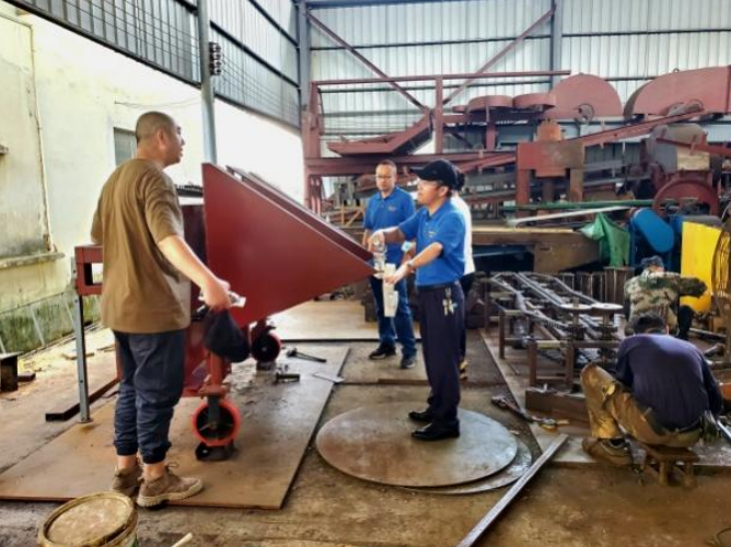 西非TIAST集团到机械化研究室考察木薯生产机械化技术